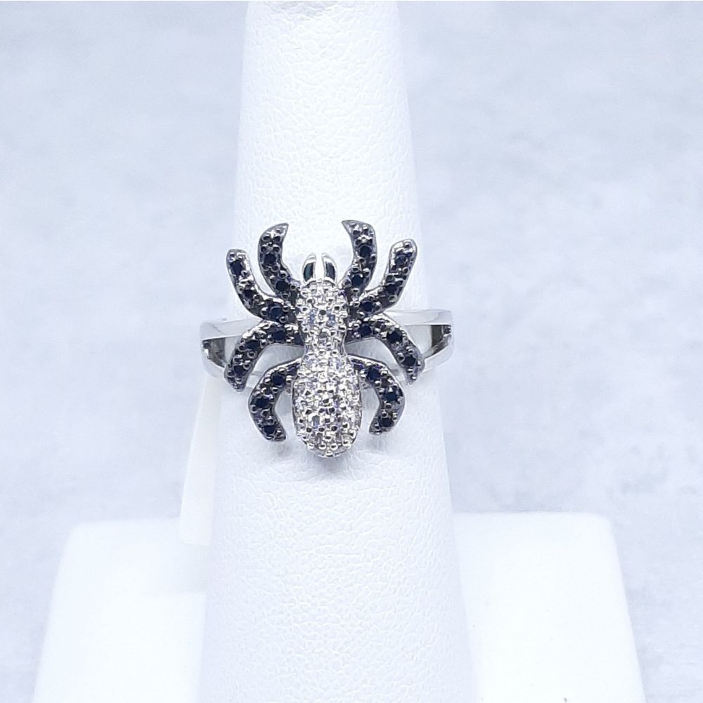 Glamorous Black and Silver Spider Ring